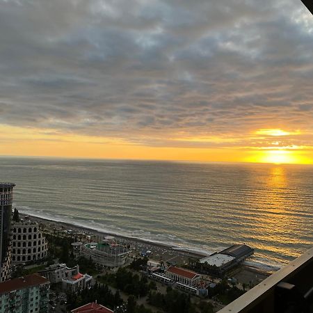 Orbi City Seaview Apartment Batumi Bagian luar foto