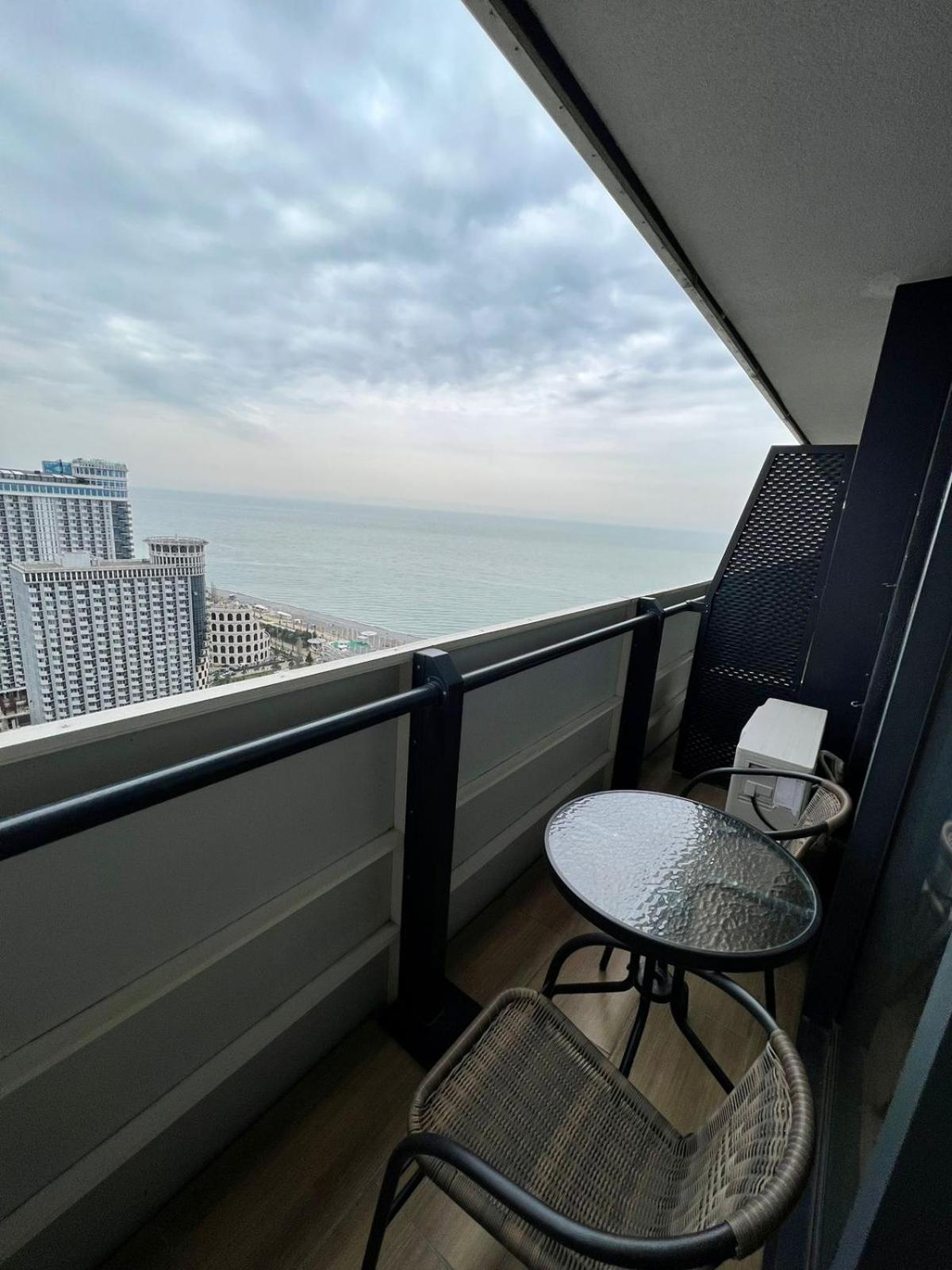 Orbi City Seaview Apartment Batumi Bagian luar foto