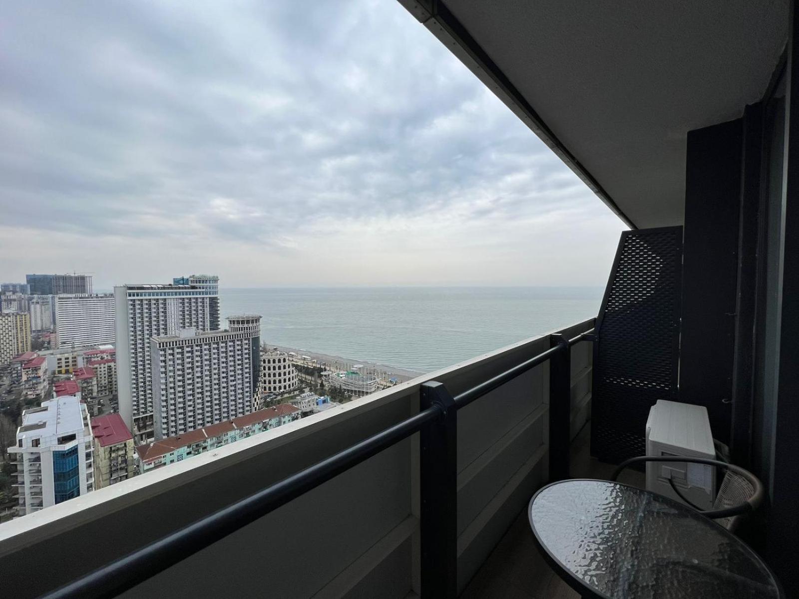 Orbi City Seaview Apartment Batumi Bagian luar foto