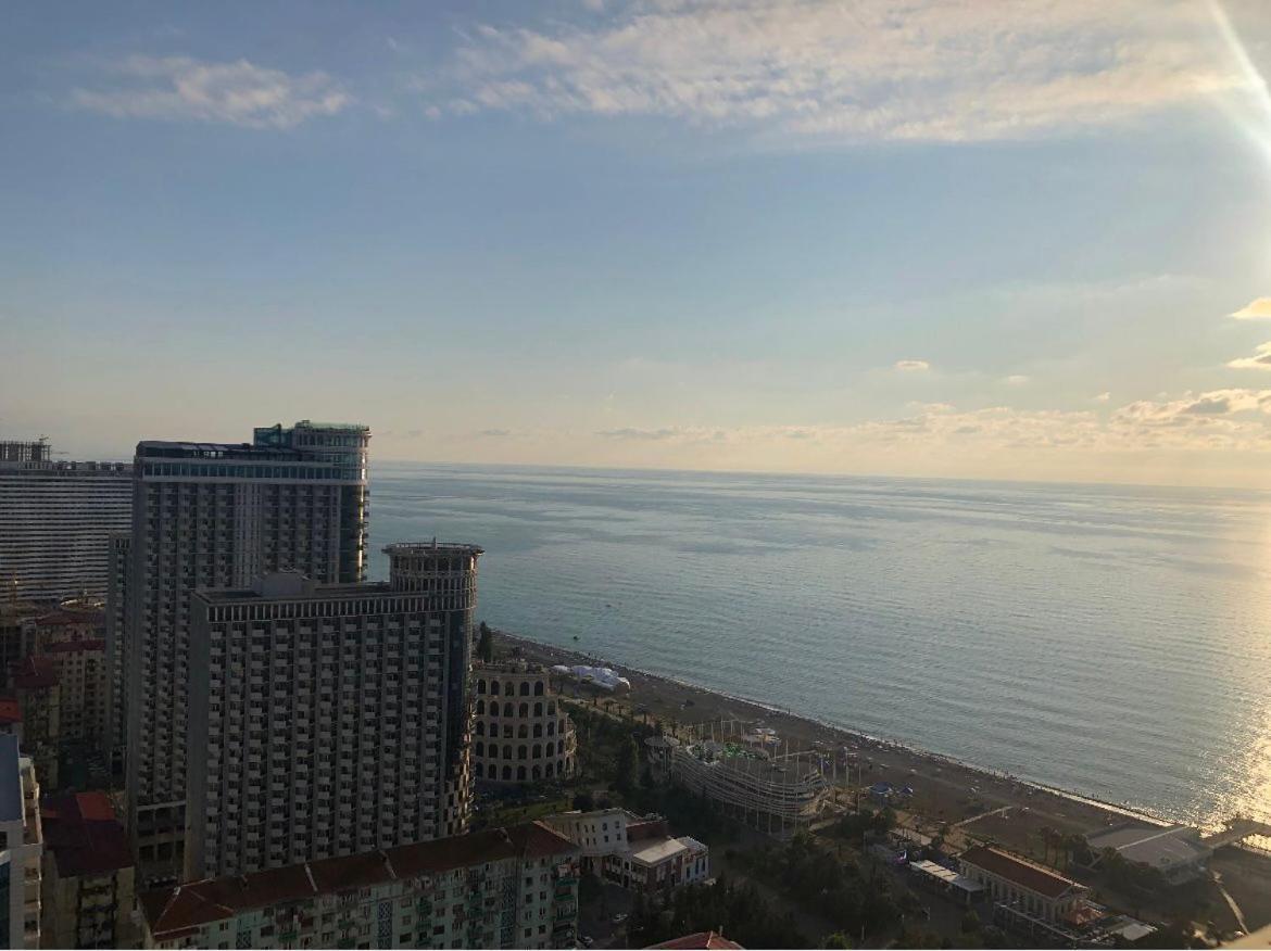 Orbi City Seaview Apartment Batumi Bagian luar foto